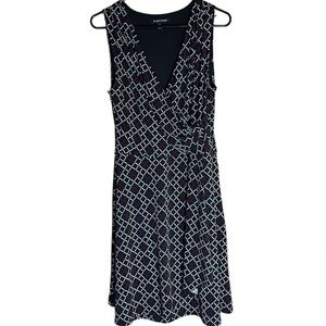 41 Hawthorn Black, White & Maroon Lattice Print Poly/Spandex V-Neck Dress